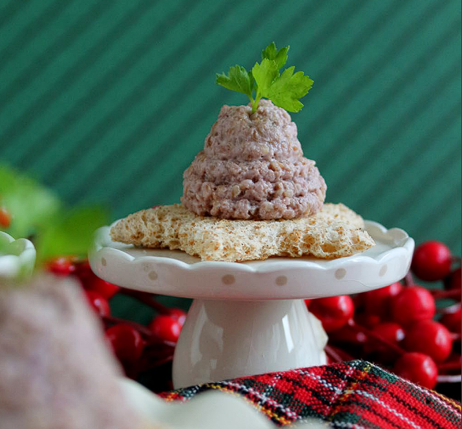 Tartine Eleganti con Tomino e Nocciole